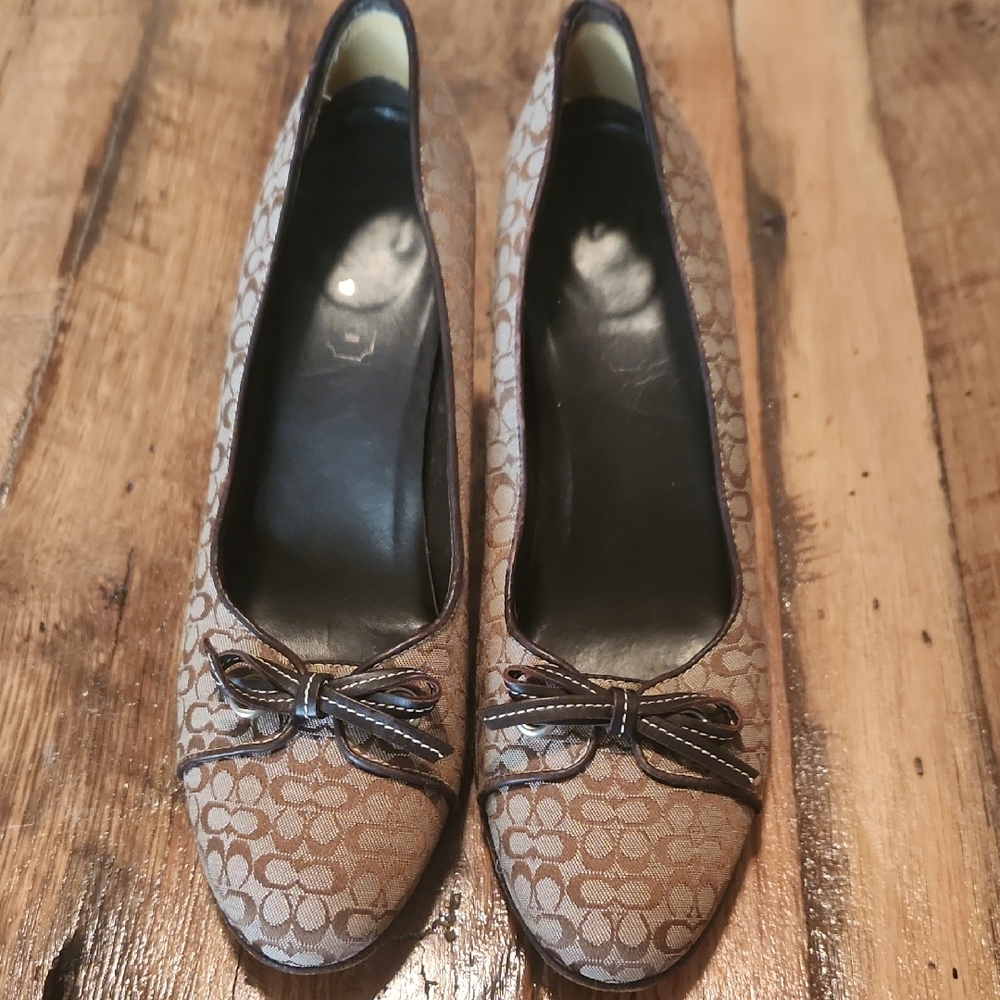 Coach Vintage Brown Patterned Heels with Bow Sz 5 1/2